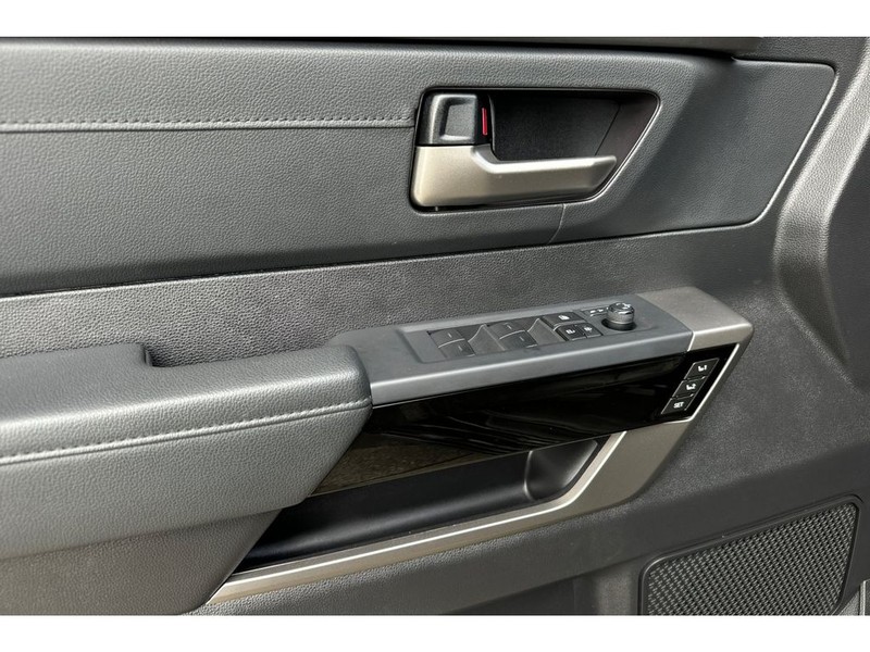 Toyota Tundra Vehicle Full-screen Gallery Image 11