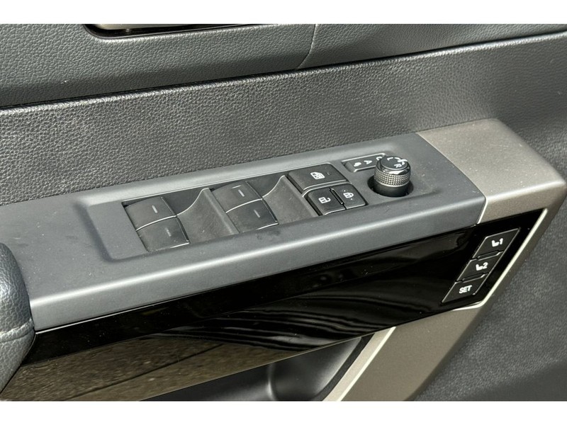 Toyota Tundra Vehicle Full-screen Gallery Image 12