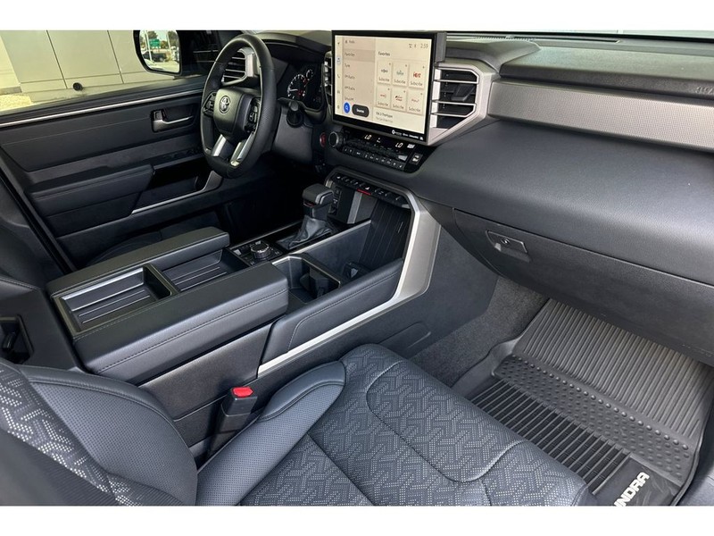 Toyota Tundra Vehicle Full-screen Gallery Image 17