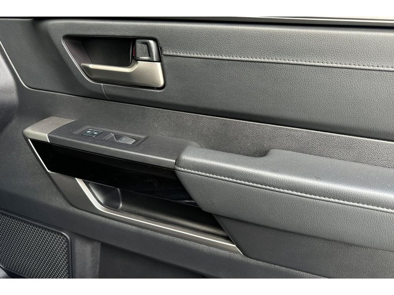 Toyota Tundra Vehicle Full-screen Gallery Image 18