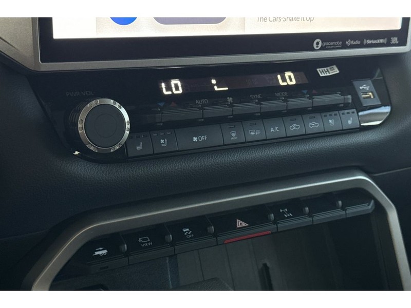 Toyota Tundra Vehicle Full-screen Gallery Image 20