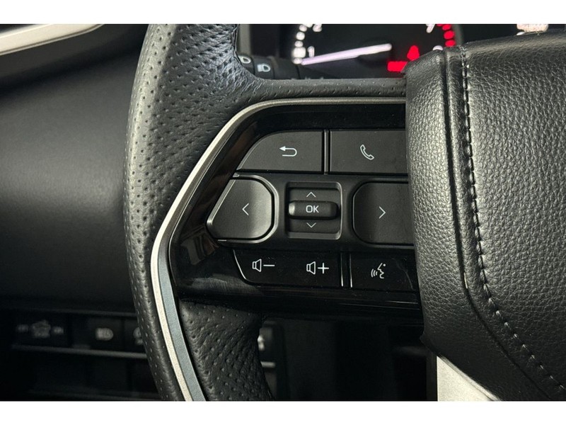 Toyota Tundra Vehicle Full-screen Gallery Image 24