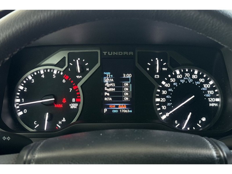 Toyota Tundra Vehicle Full-screen Gallery Image 26