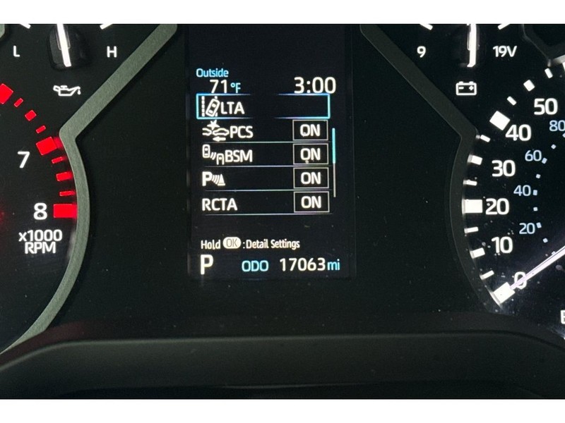 Toyota Tundra Vehicle Full-screen Gallery Image 27