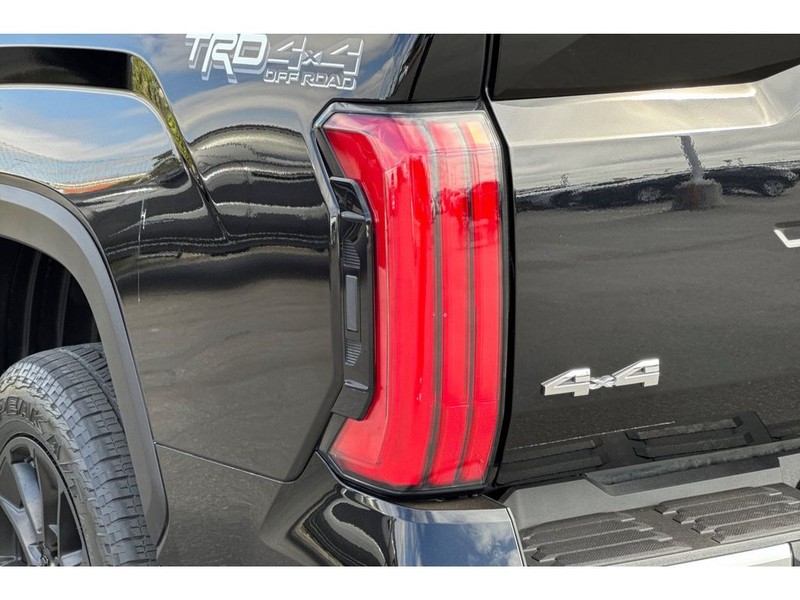 Toyota Tundra Vehicle Full-screen Gallery Image 30