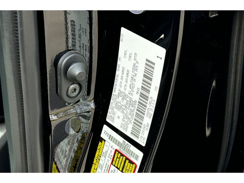 Toyota Tundra Vehicle Full-screen Gallery Image 31