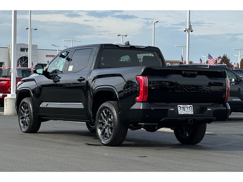 Toyota Tundra Vehicle Full-screen Gallery Image 06