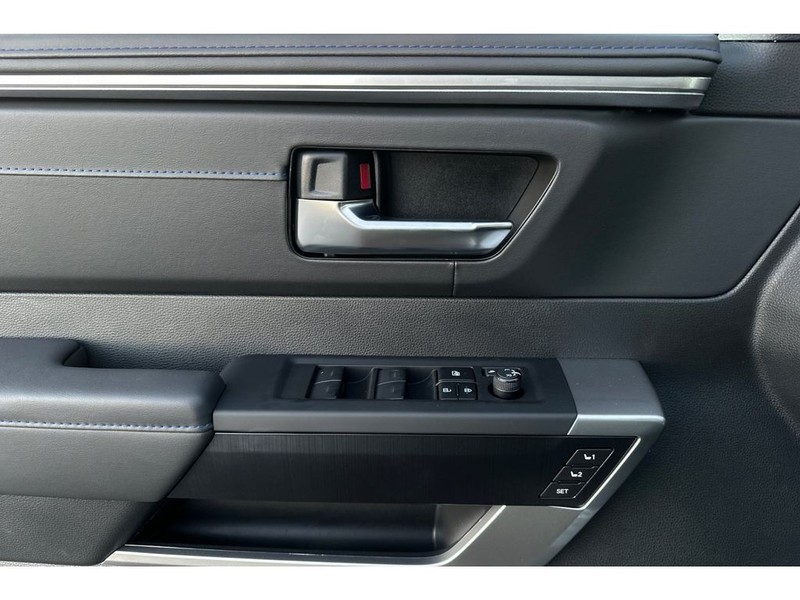 Toyota Tundra Vehicle Full-screen Gallery Image 11