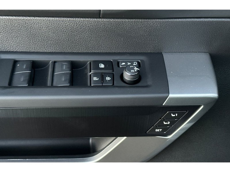 Toyota Tundra Vehicle Full-screen Gallery Image 12