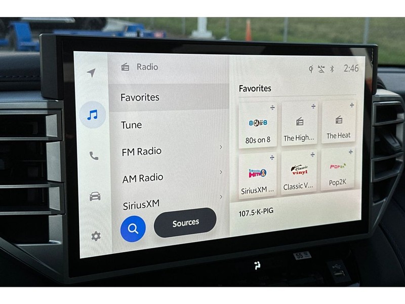 Toyota Tundra Vehicle Full-screen Gallery Image 21
