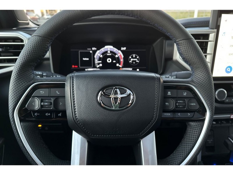 Toyota Tundra Vehicle Full-screen Gallery Image 26