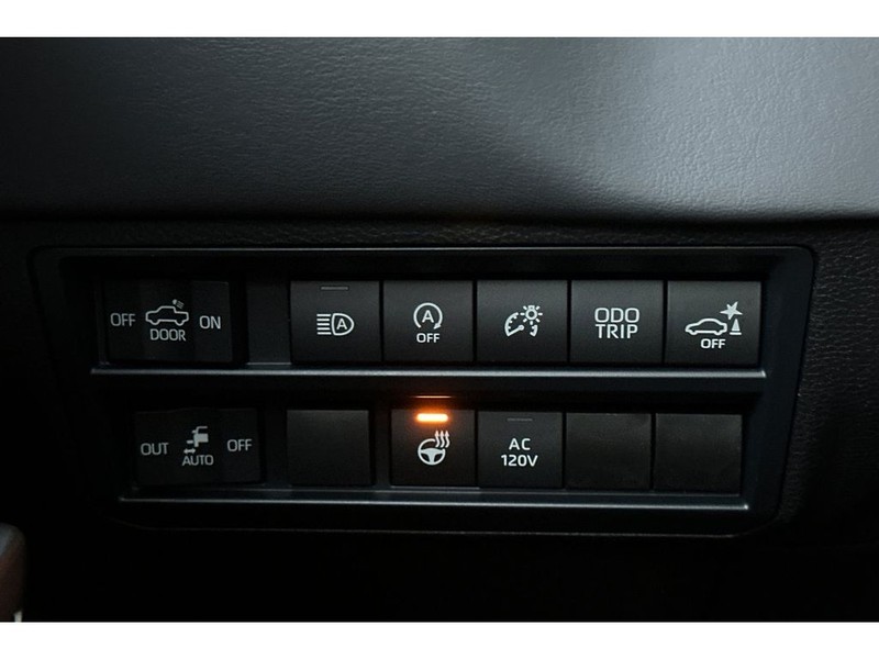 Toyota Tundra Vehicle Full-screen Gallery Image 29
