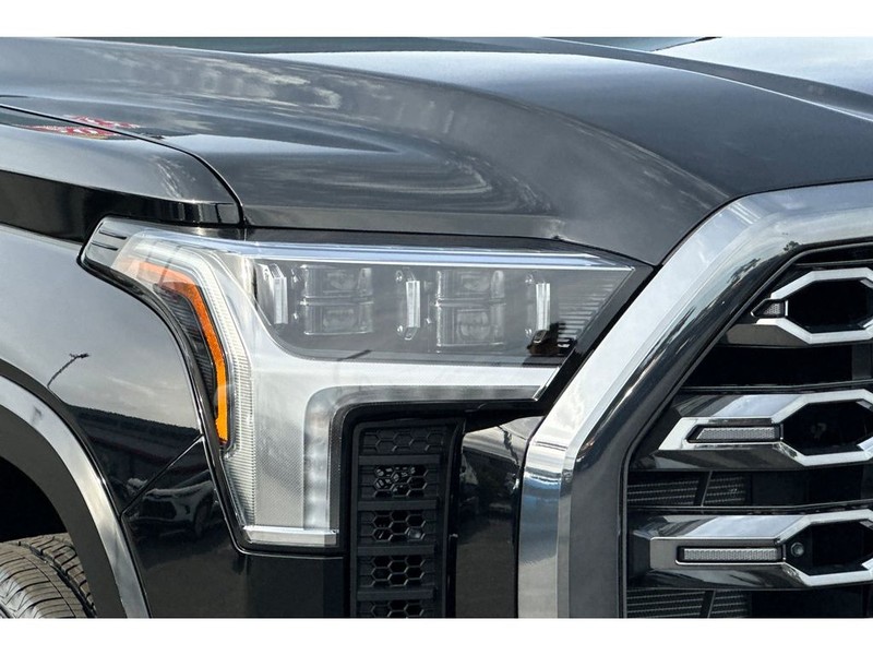 Toyota Tundra Vehicle Full-screen Gallery Image 30