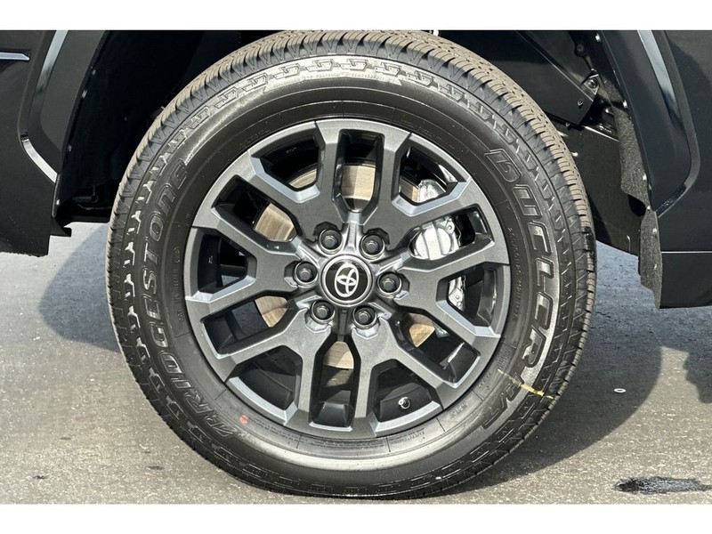 Toyota Tundra Vehicle Full-screen Gallery Image 32