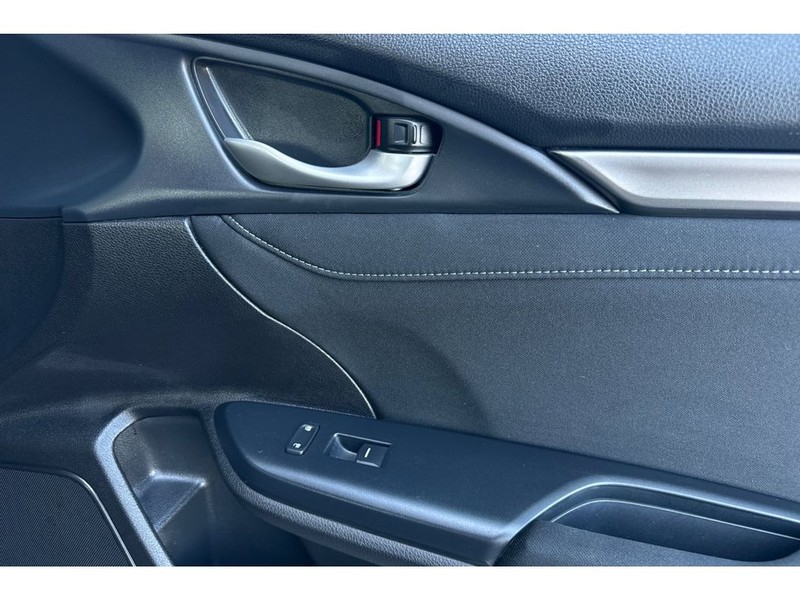 Honda Civic Vehicle Full-screen Gallery Image 18