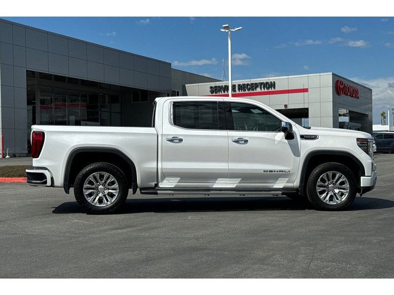 GMC Sierra Vehicle Full-screen Gallery Image 03