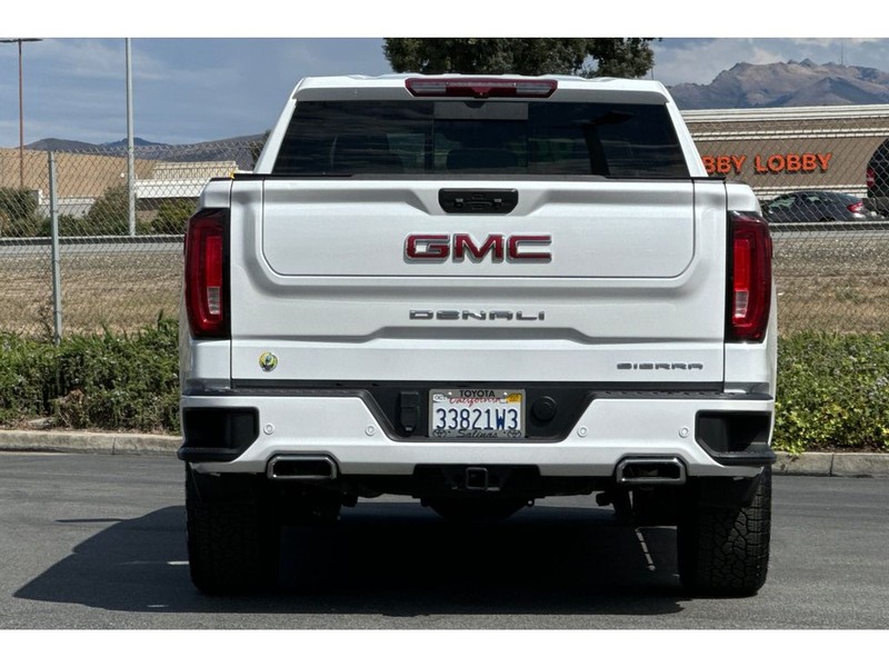 GMC Sierra Vehicle Full-screen Gallery Image 05