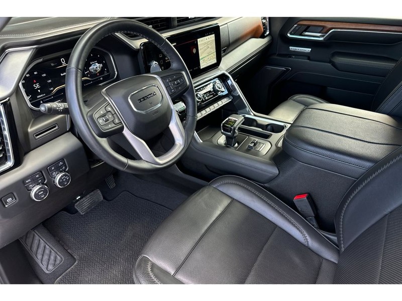 GMC Sierra Vehicle Full-screen Gallery Image 10
