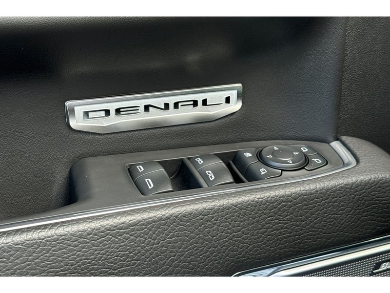 GMC Sierra Vehicle Full-screen Gallery Image 12