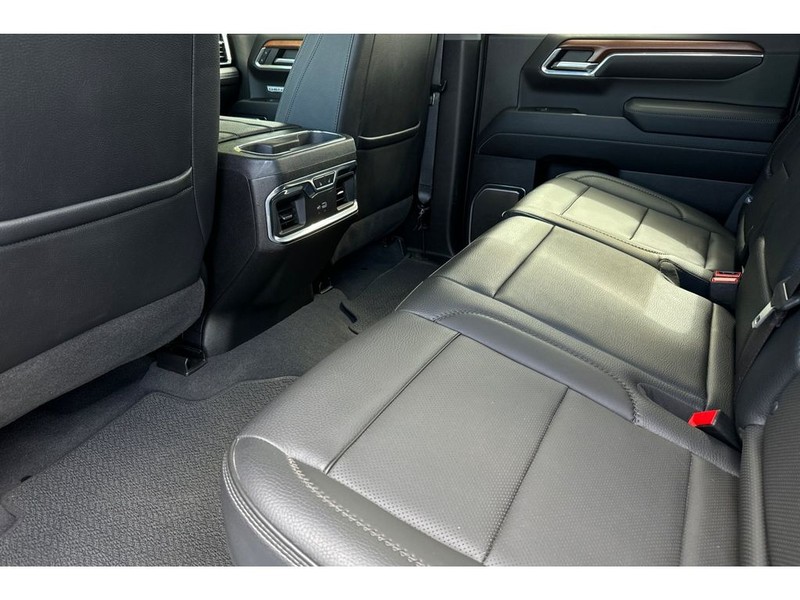 GMC Sierra Vehicle Full-screen Gallery Image 13