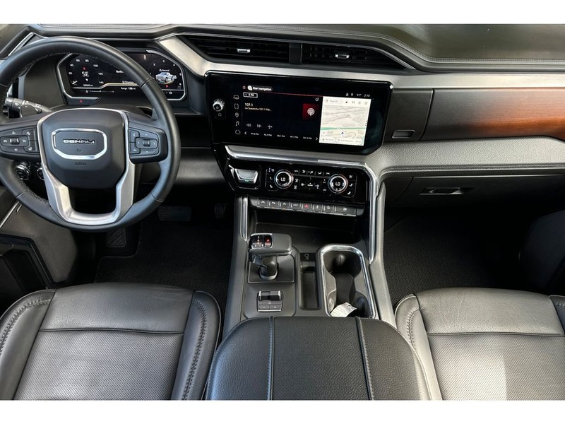 GMC Sierra Vehicle Full-screen Gallery Image 15