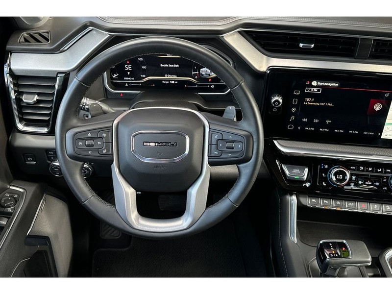 GMC Sierra Vehicle Full-screen Gallery Image 16