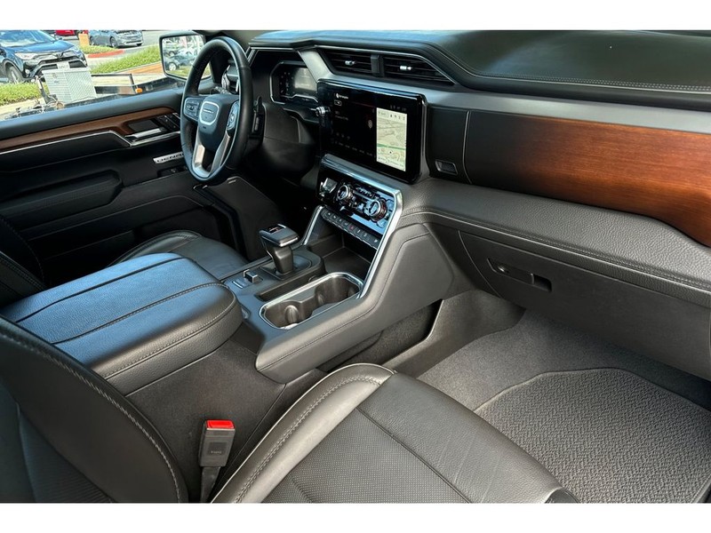 GMC Sierra Vehicle Full-screen Gallery Image 17