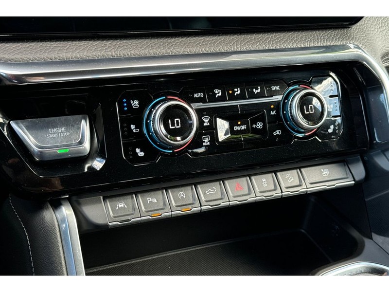 GMC Sierra Vehicle Full-screen Gallery Image 20