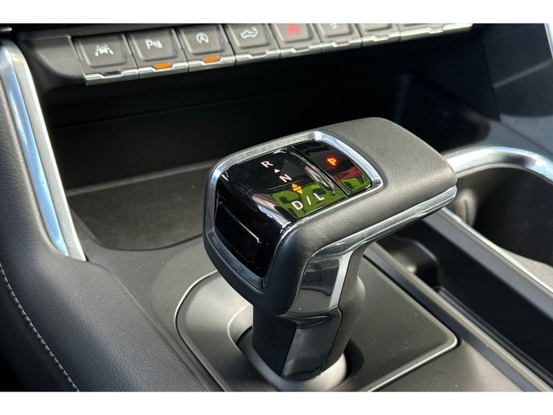 GMC Sierra Vehicle Full-screen Gallery Image 21