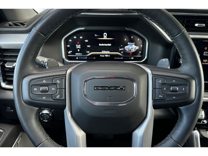 GMC Sierra Vehicle Full-screen Gallery Image 23