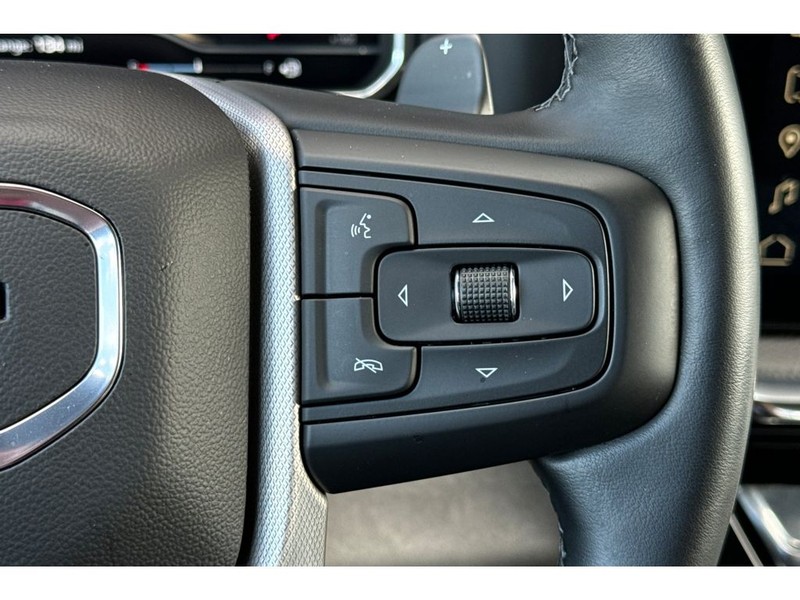 GMC Sierra Vehicle Full-screen Gallery Image 25