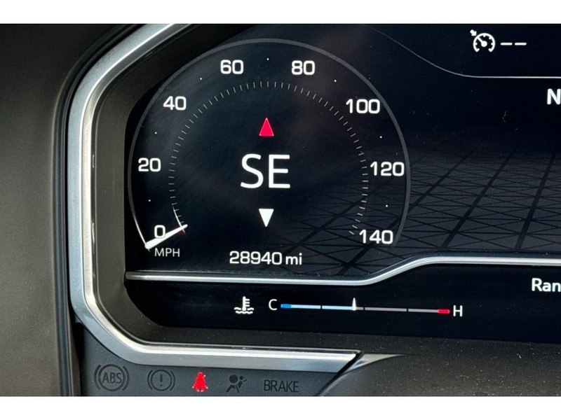 GMC Sierra Vehicle Full-screen Gallery Image 27