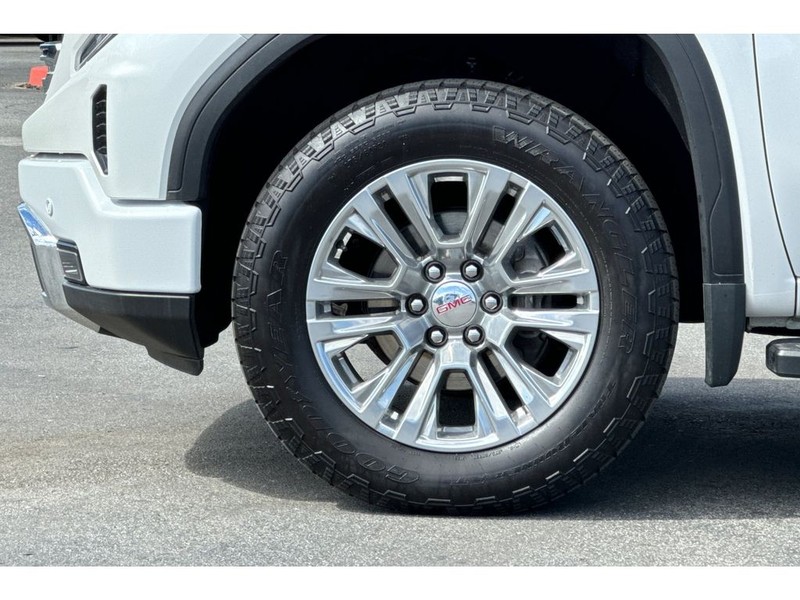 GMC Sierra Vehicle Full-screen Gallery Image 29