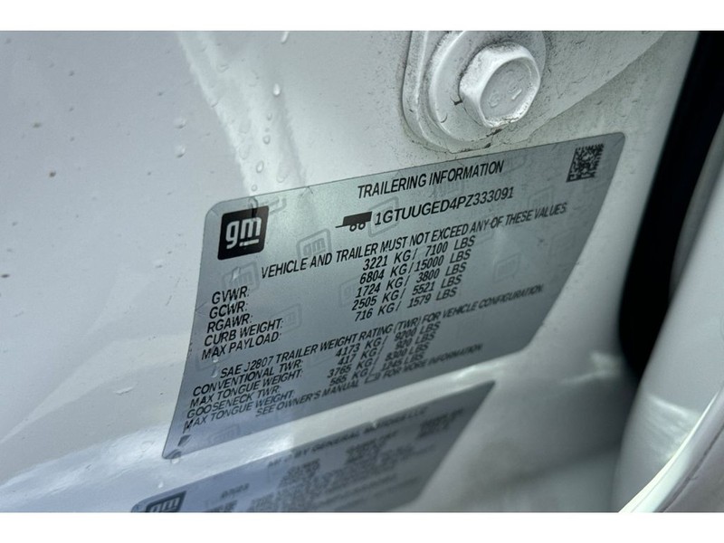 GMC Sierra Vehicle Full-screen Gallery Image 31