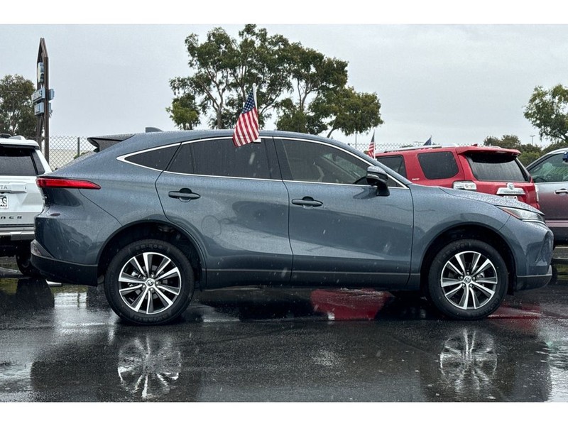 Toyota Venza Vehicle Full-screen Gallery Image 03