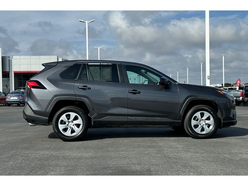 Toyota RAV4 Vehicle Full-screen Gallery Image 03