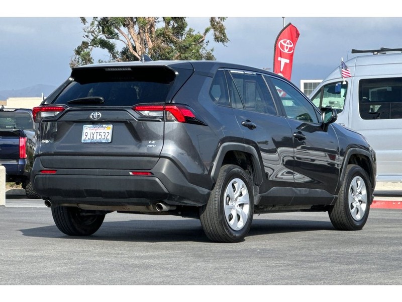 Toyota RAV4 Vehicle Full-screen Gallery Image 04