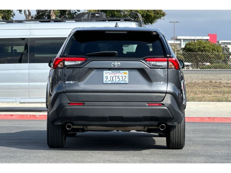 Toyota RAV4 Vehicle Full-screen Gallery Image 05