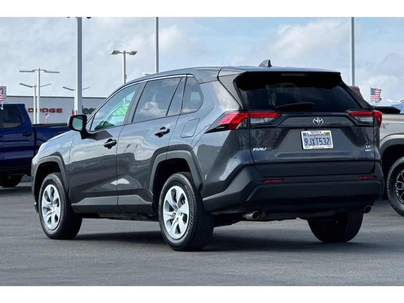 Toyota RAV4 Vehicle Full-screen Gallery Image 06