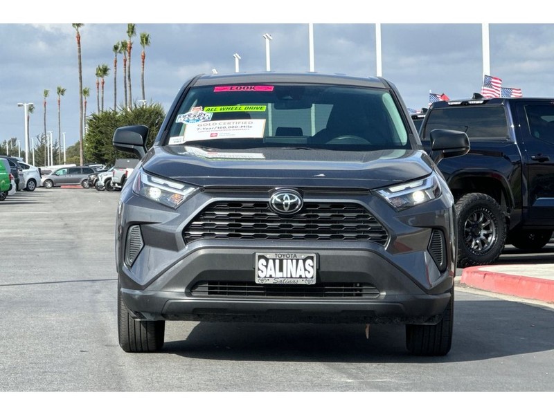 Toyota RAV4 Vehicle Full-screen Gallery Image 09