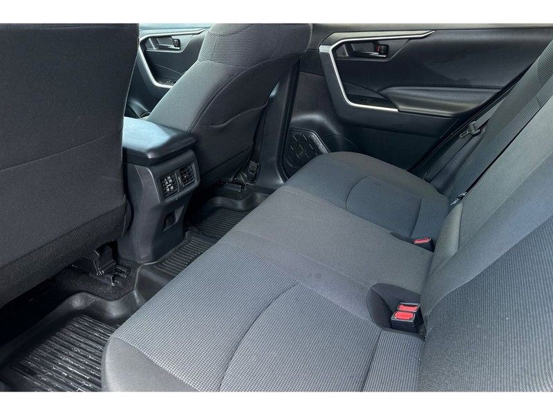 Toyota RAV4 Vehicle Full-screen Gallery Image 13