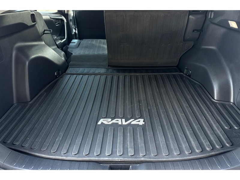 Toyota RAV4 Vehicle Full-screen Gallery Image 17
