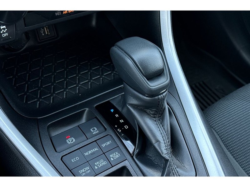 Toyota RAV4 Vehicle Full-screen Gallery Image 22