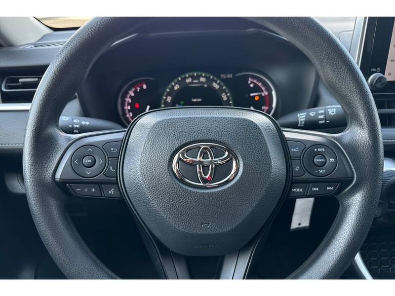 Toyota RAV4 Vehicle Full-screen Gallery Image 23