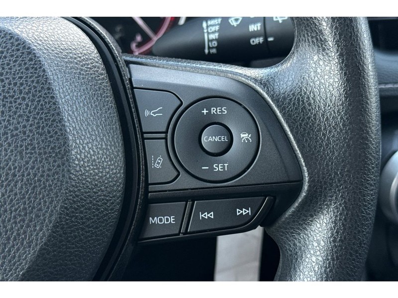 Toyota RAV4 Vehicle Full-screen Gallery Image 25