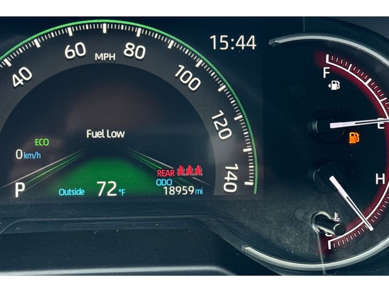 Toyota RAV4 Vehicle Full-screen Gallery Image 27