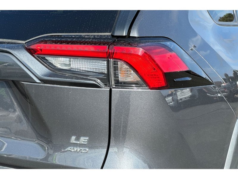 Toyota RAV4 Vehicle Full-screen Gallery Image 30