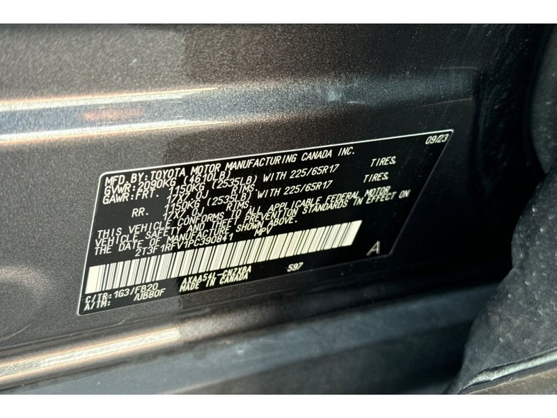 Toyota RAV4 Vehicle Full-screen Gallery Image 31