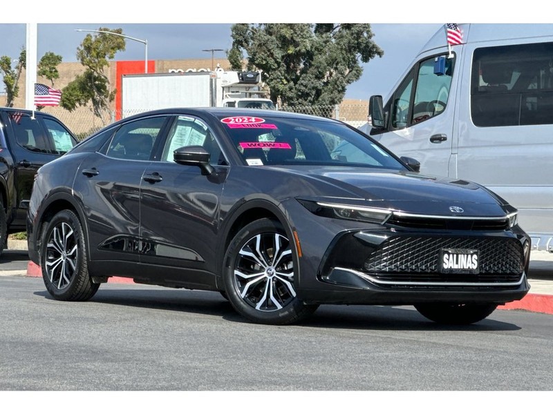 Toyota Crown Vehicle Full-screen Gallery Image 02