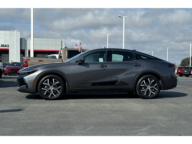 Toyota Crown Vehicle Full-screen Gallery Image 07